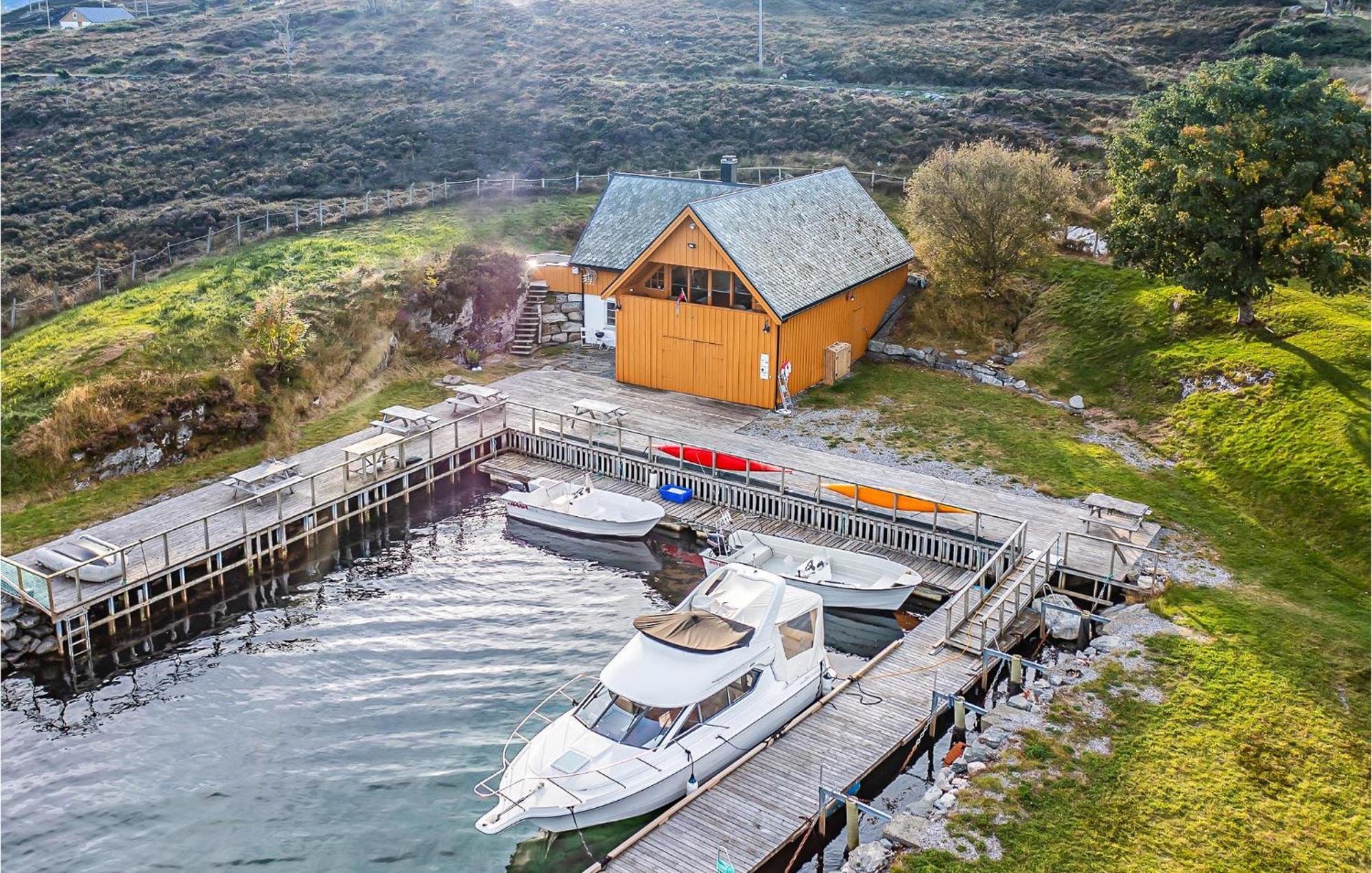 Awesome Home In Kvamsoy With Jacuzzi Sandvik  Exterior foto