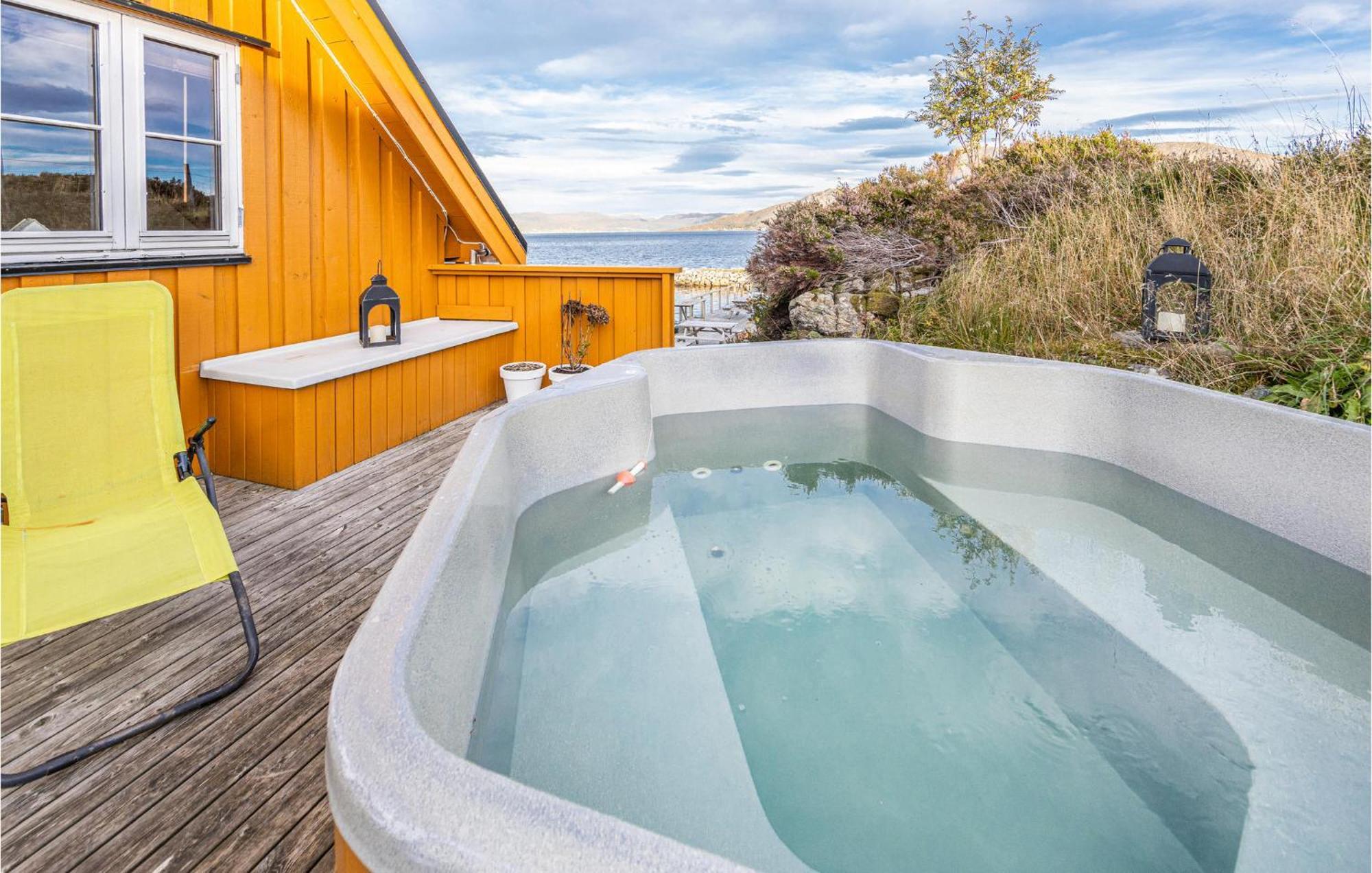 Awesome Home In Kvamsoy With Jacuzzi Sandvik  Exterior foto
